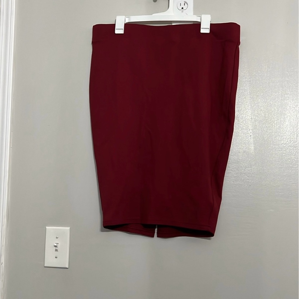 Elegant Burgundy pencil Skirt by torrid size 1